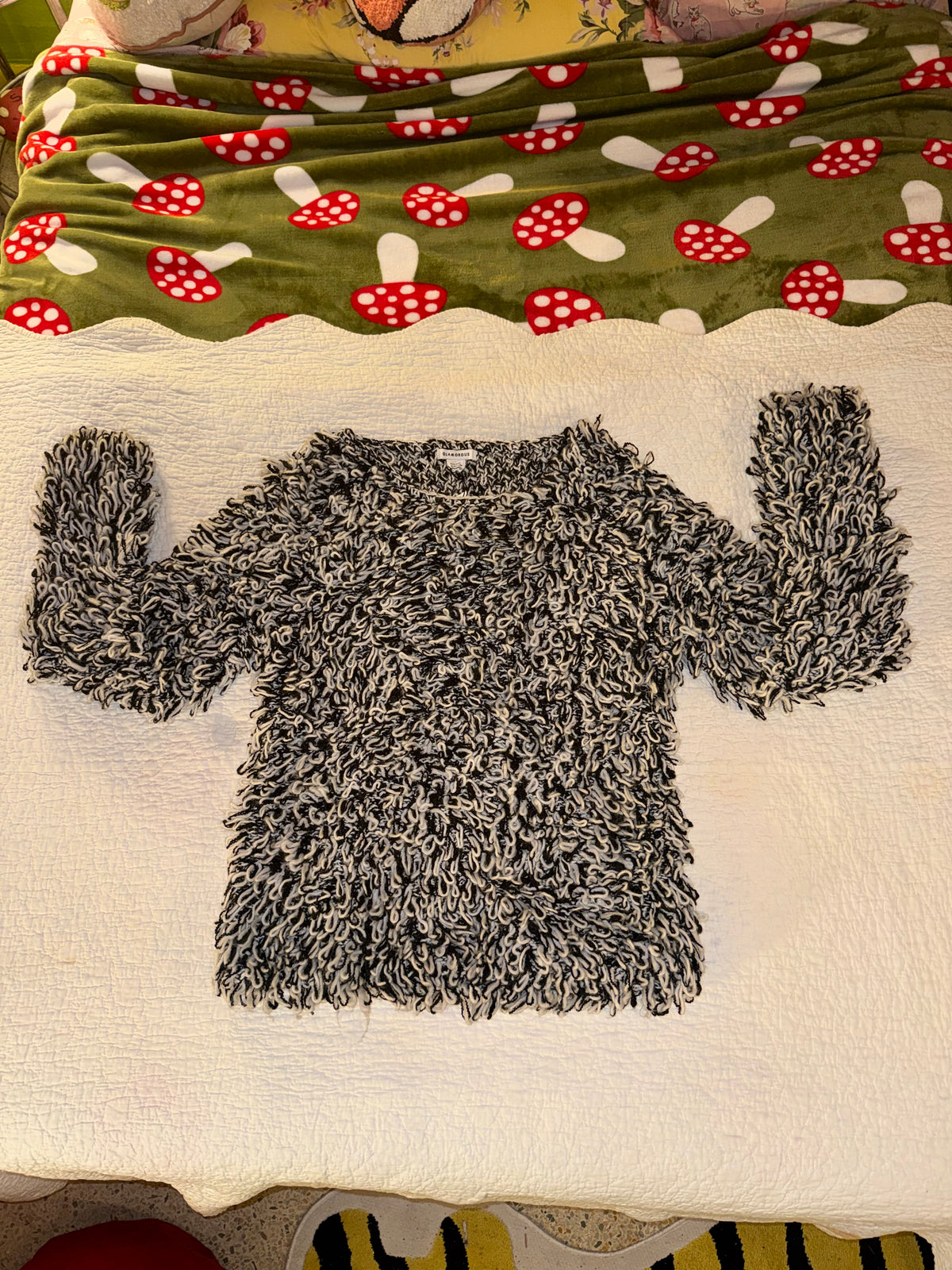 Glamorous - Giant Multicolor ‘Pom-Pom’ Shaggy Fringe Sweater in Black White and Grey - Urban Outfitters