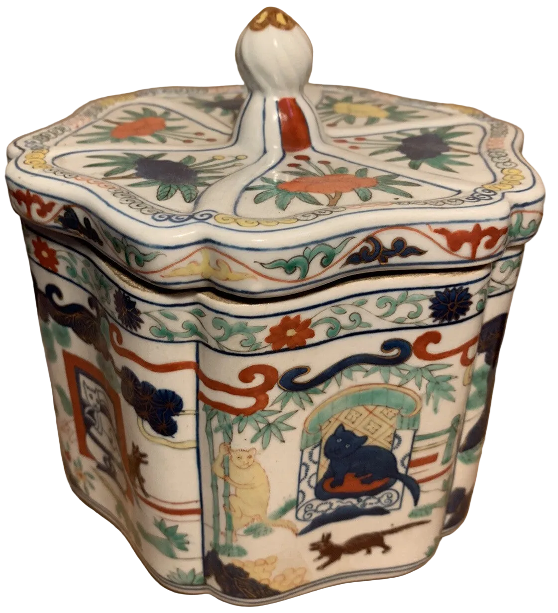 Vntg Chinese Porcelain Lobed Hexagonal Box Apocryphal Wanli Reign Mark Ming Cat