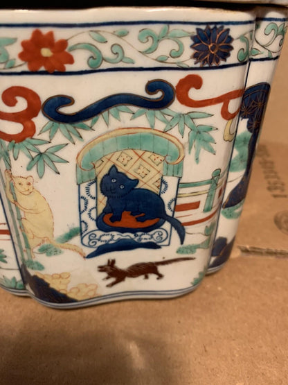 Vntg Chinese Porcelain Lobed Hexagonal Box Apocryphal Wanli Reign Mark Ming Cat