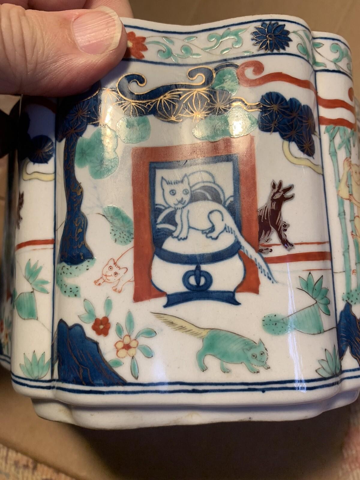 Vntg Chinese Porcelain Lobed Hexagonal Box Apocryphal Wanli Reign Mark Ming Cat