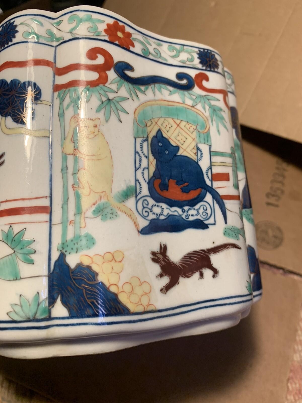 Vntg Chinese Porcelain Lobed Hexagonal Box Apocryphal Wanli Reign Mark Ming Cat