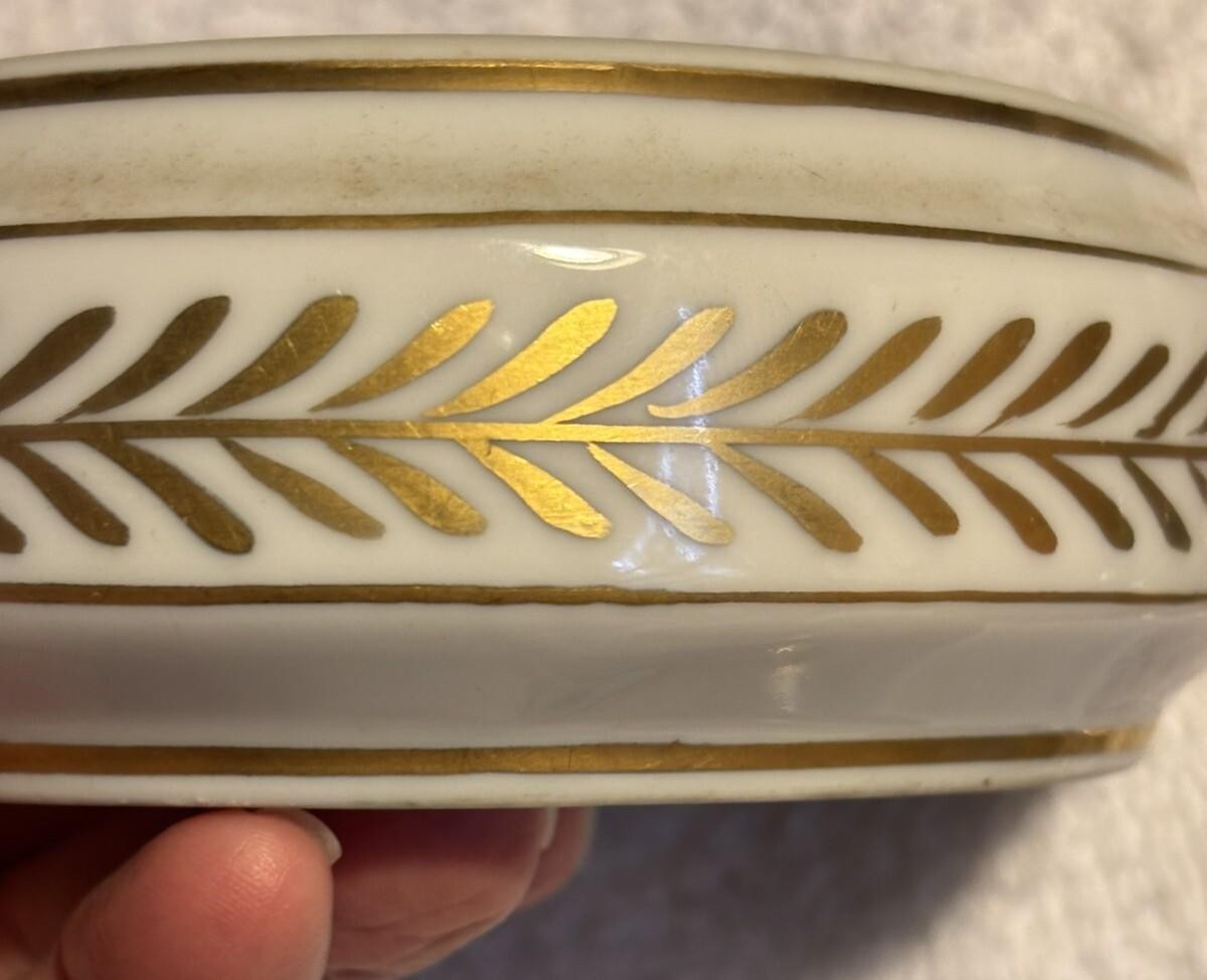Antique Samson Paris Porcelain Armorial Box 5“ Across Hand Painted