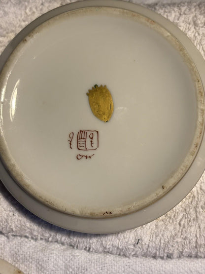 Antique Samson Paris Porcelain Armorial Box 5“ Across Hand Painted