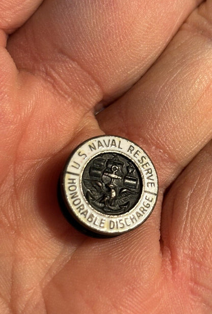 WWII US NAVAL RESERVE HONORABLE DISCHARGE Ruptured duck LAPEL BUTTON PIN NAVY
